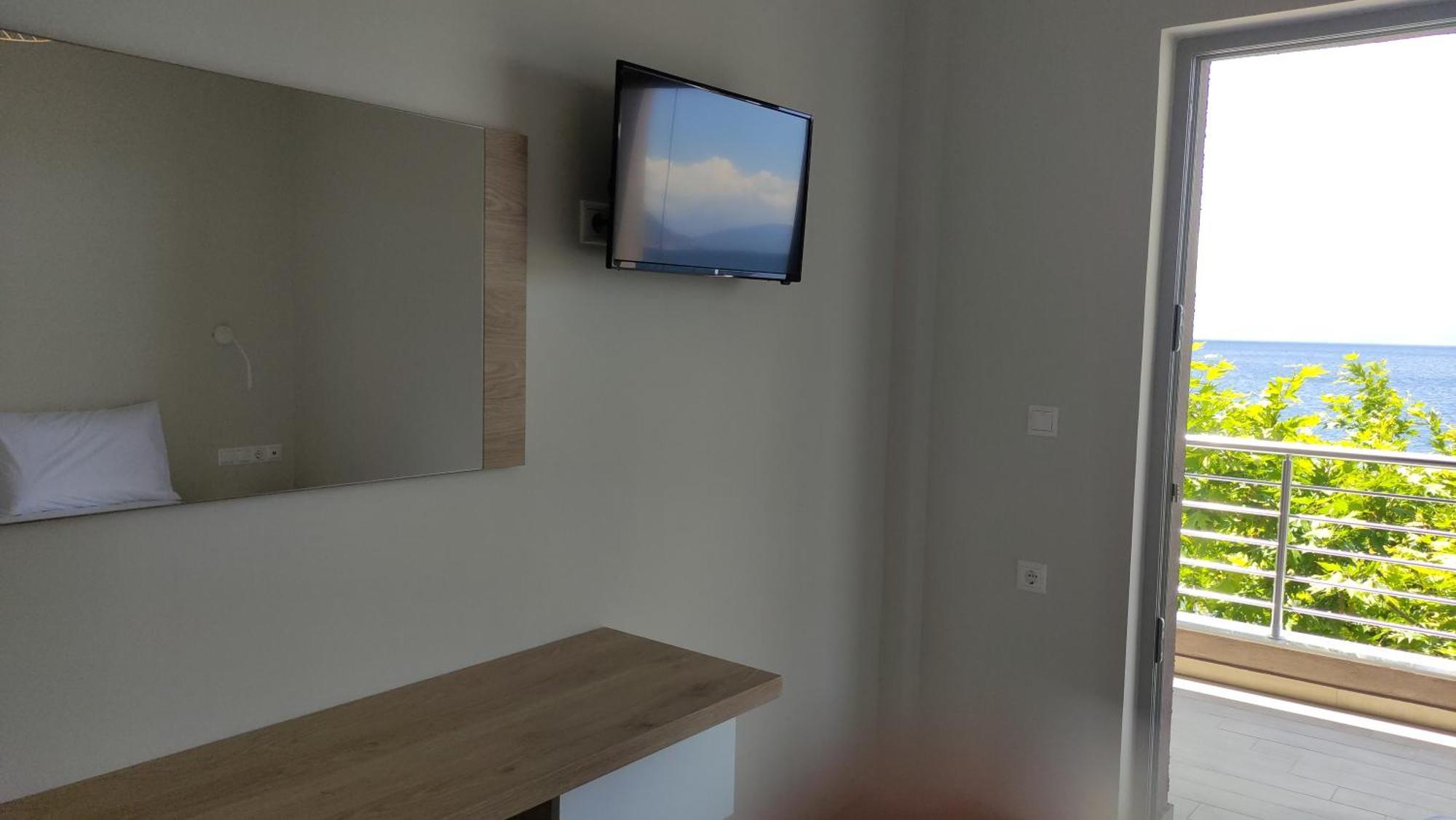 Mangata Seaside Hotel Apartment Rovies
